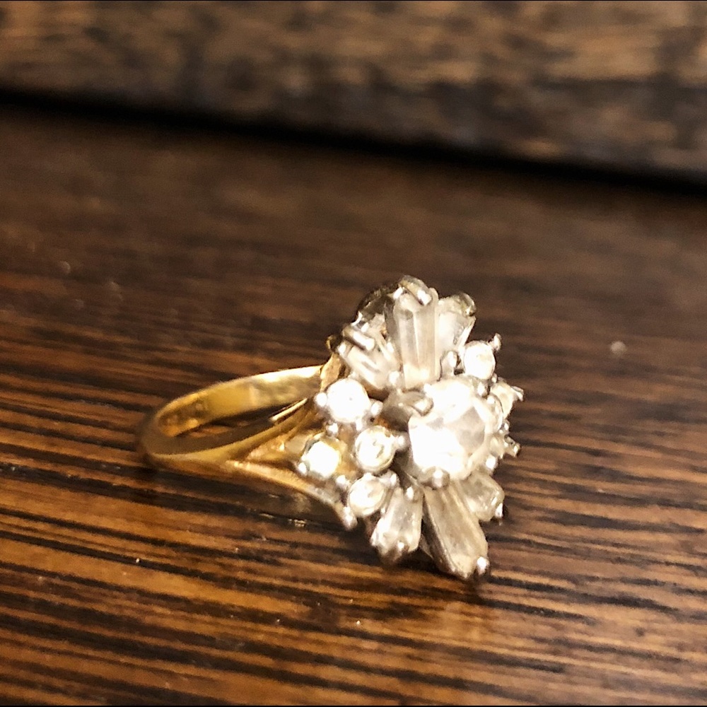 Vintage Rhinestone Ring with gold band